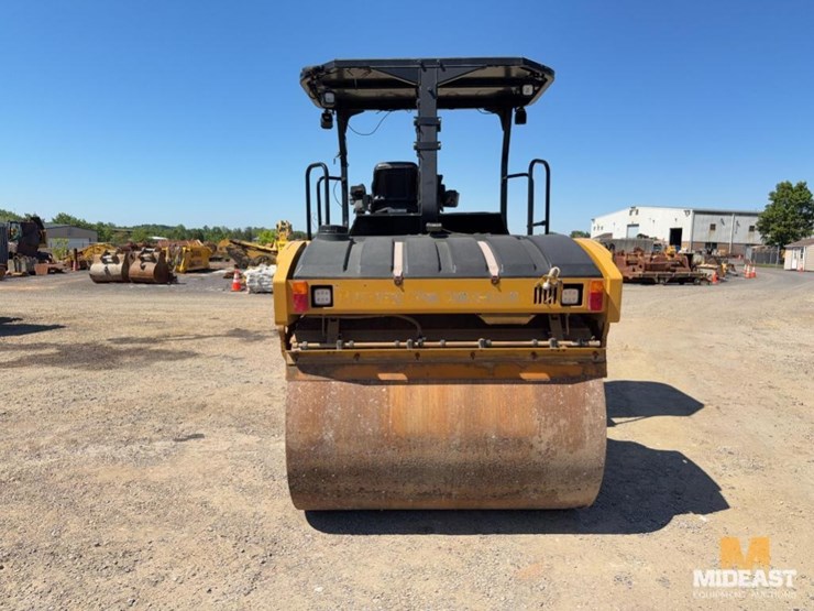 2016-caterpillar-cb54b-image-4