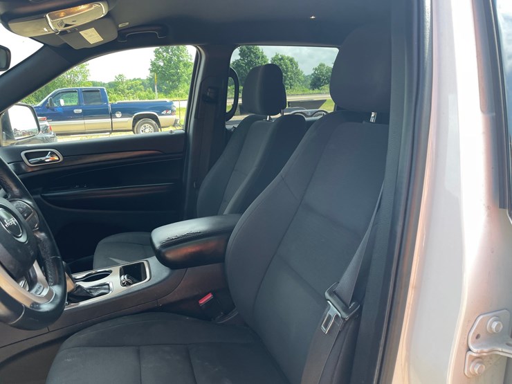 2017-jeep-grand-cherokee-laredo-image-61