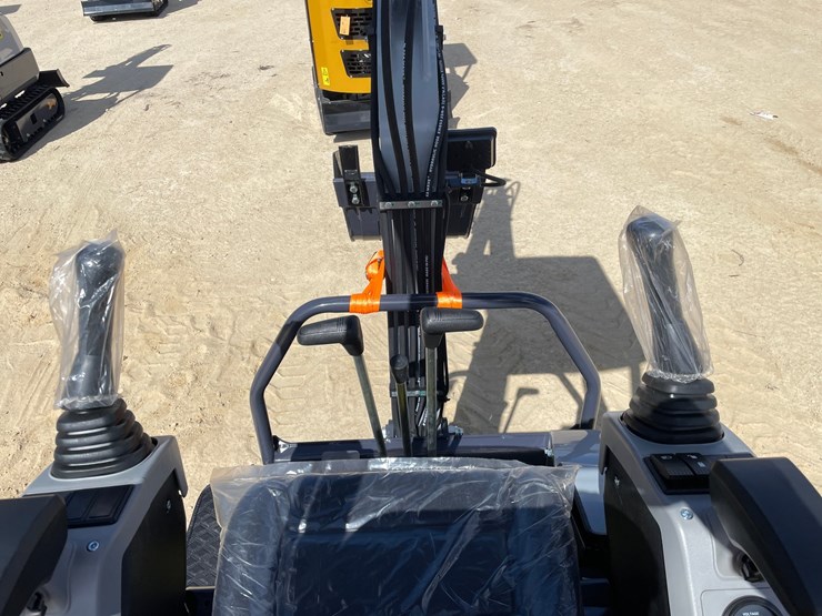 #1108-•-new-ats-me18-mini-excavator-image-6