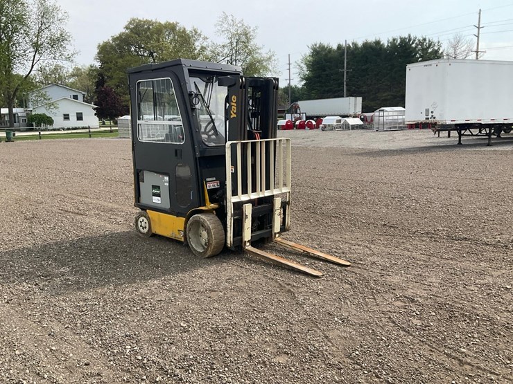 #1358-•-2017-yale-electric-forklift-image-3