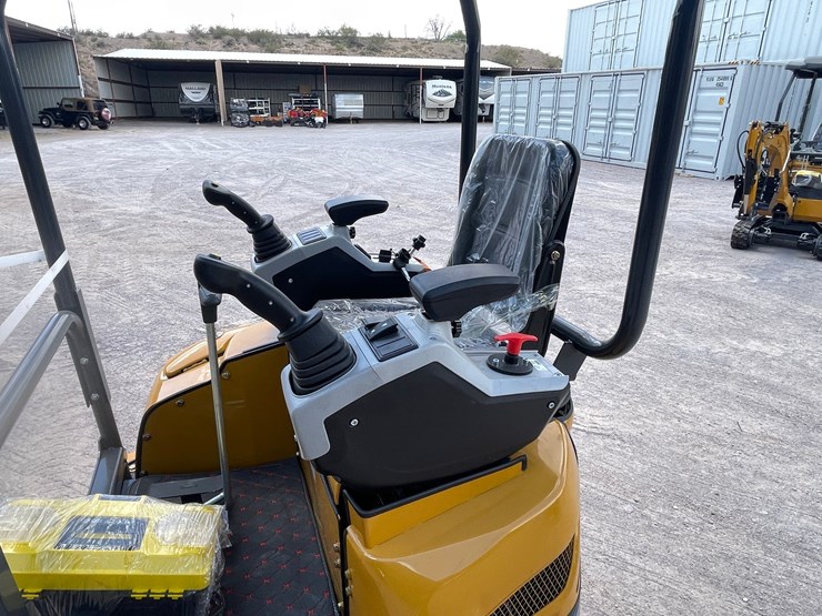 #2662-•-unused-cfg-mini-excavator-image-10