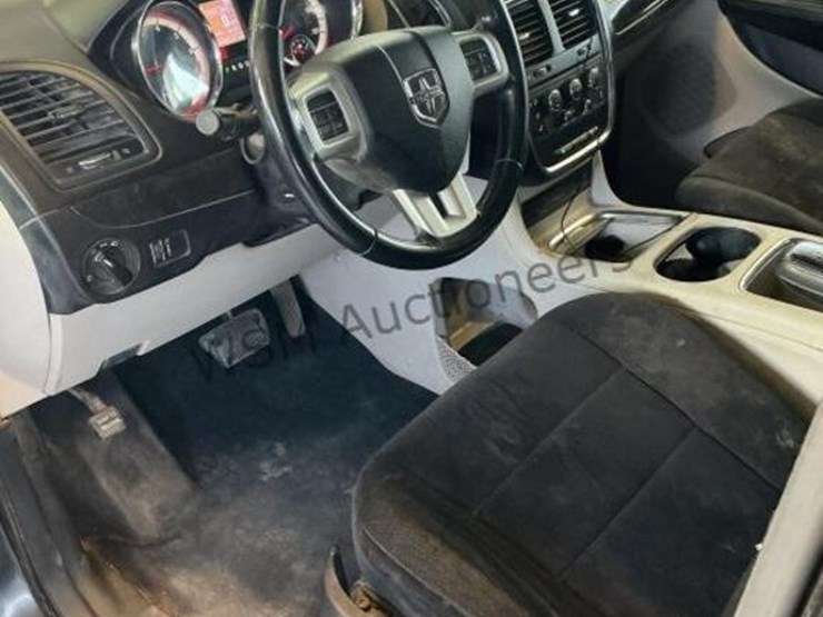 2013-dodge-grand-caravan-image-25
