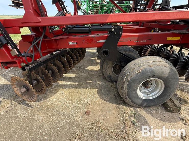2010-case-ih-330-image-19