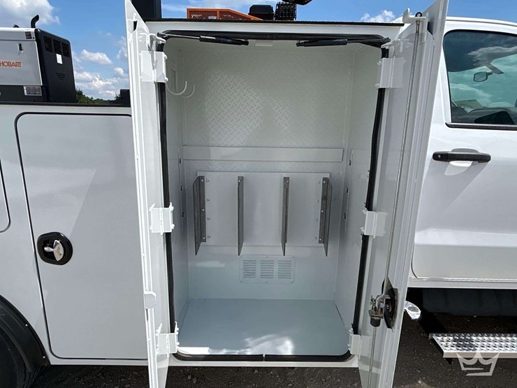 2024-chevrolet-silverado-5500hd-image-36