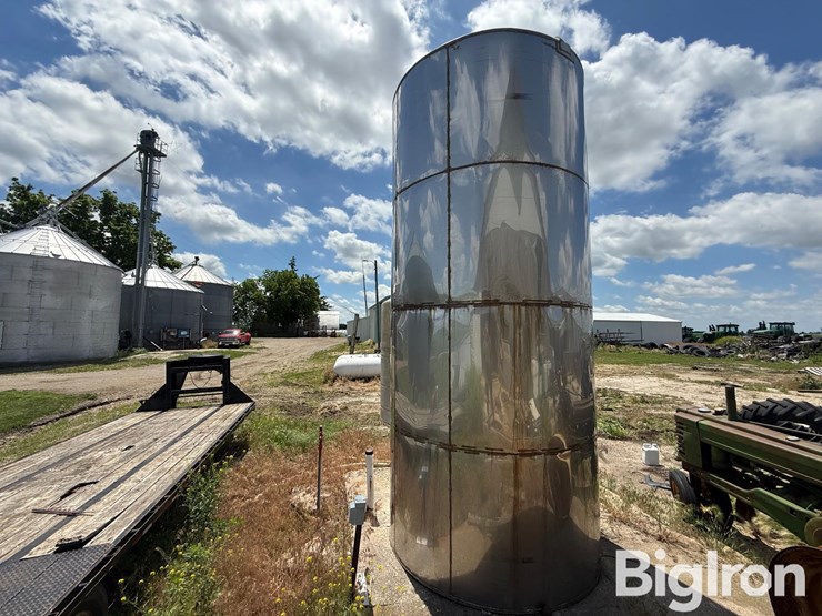 stainless-steel-vertical-4,000-gallon-tank-image-5