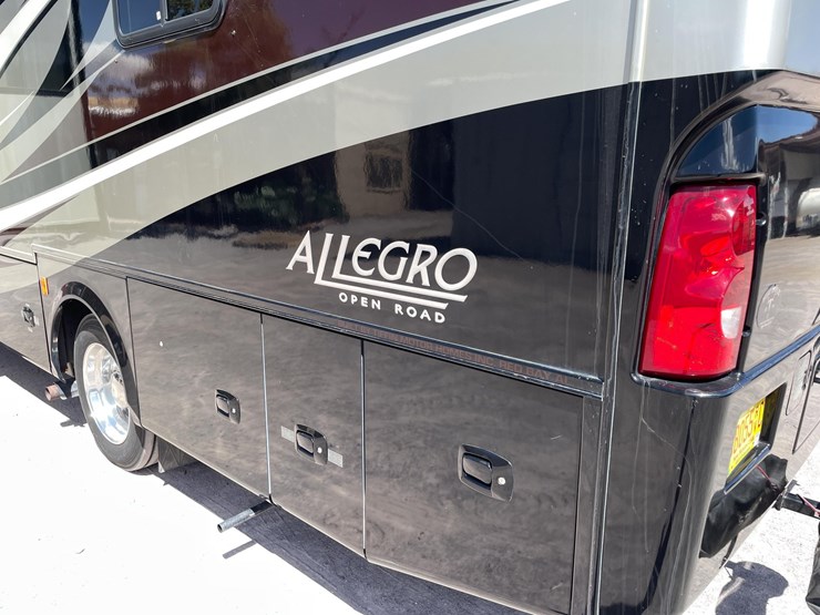 #200-•-2012-tiffin-allegro-34tga-(nm-title-in-delay)-image-9