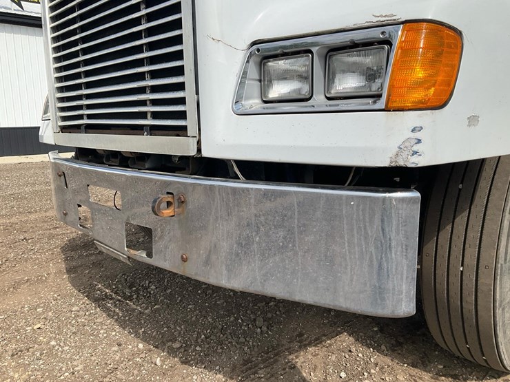2003-freightliner-fld112-image-24