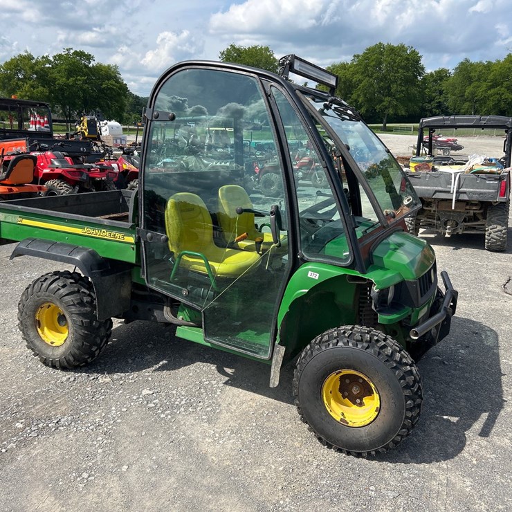 JOHN DEERE GATOR