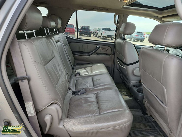 2002-toyota-sequoia-limited-image-16