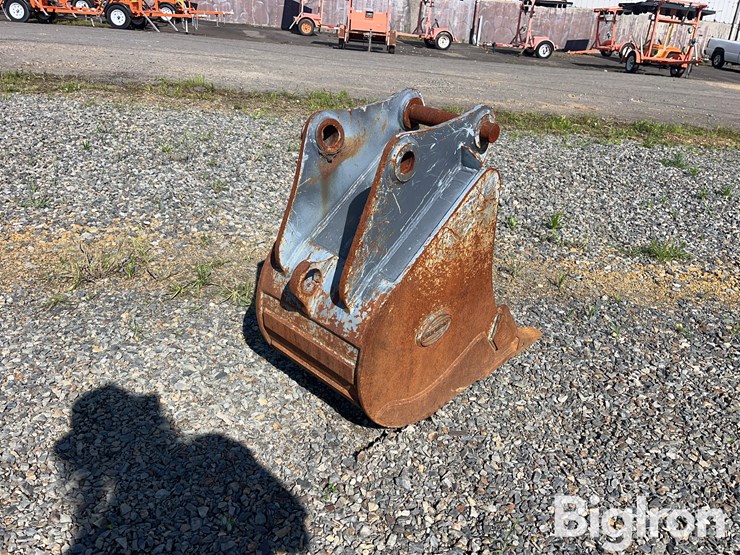 strickland-18"-mini-excavator-bucket-image-5