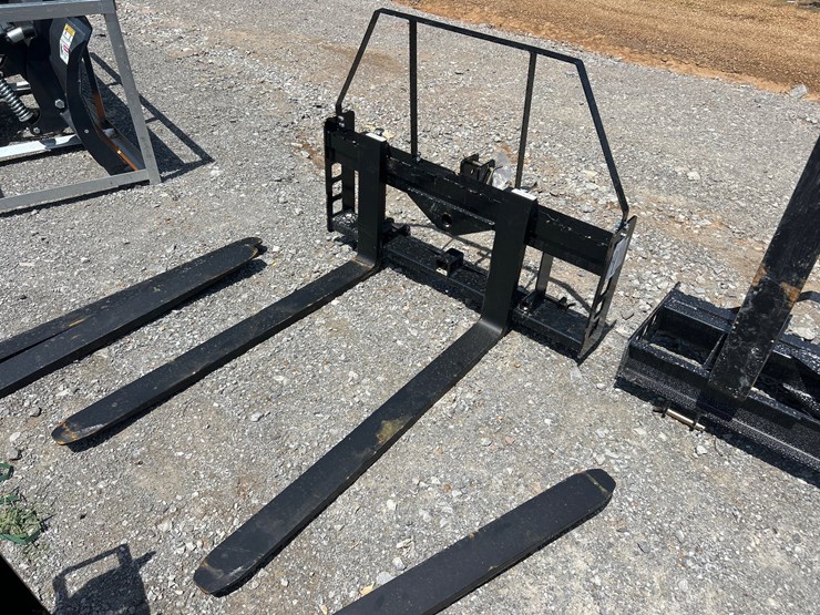 #79-•-3pt-pallet-forks-(stock-photo)-image-1