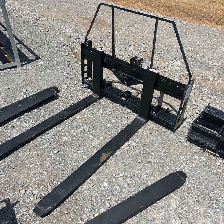 #79 • 3PT PALLET FORKS (stock photo)