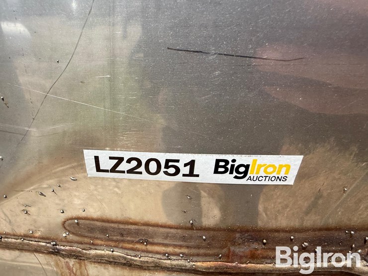 stainless-steel-vertical-4,000-gallon-tank-image-13
