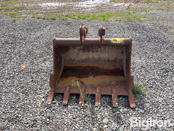 strickland-36"-backhoe-bucket-image-2