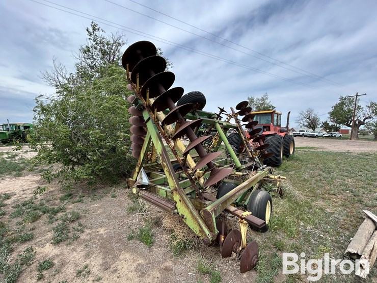 john-deere-230-image-5