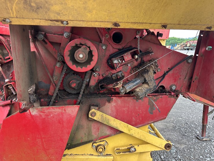 new-holland-848-image-8