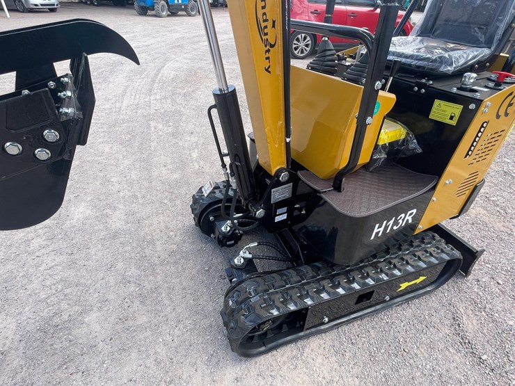 #2650-•-unused-cfg-mini-excavator-image-23