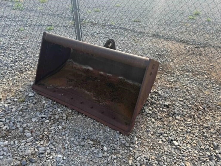 wr-5ft-bucket-off-jd.-excavator-image-1