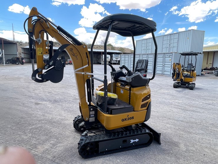 #2662-•-unused-cfg-mini-excavator-image-1