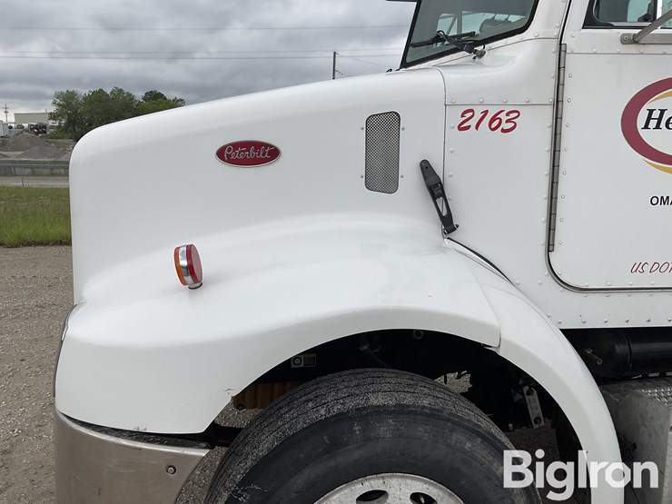 2001-peterbilt-330-image-10