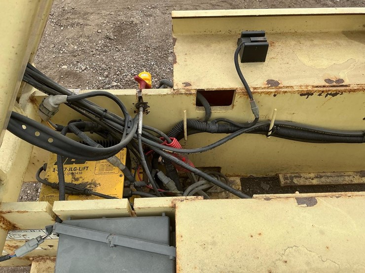2005-jlg-2030es-image-35