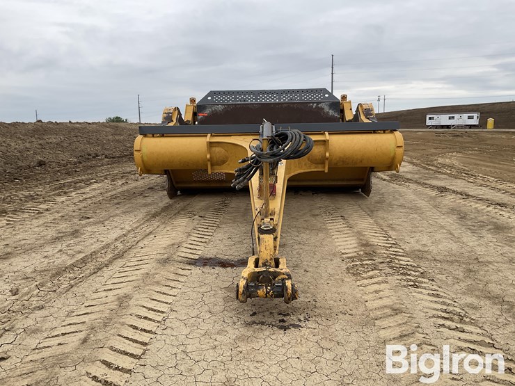2020-deere-2412e-image-2