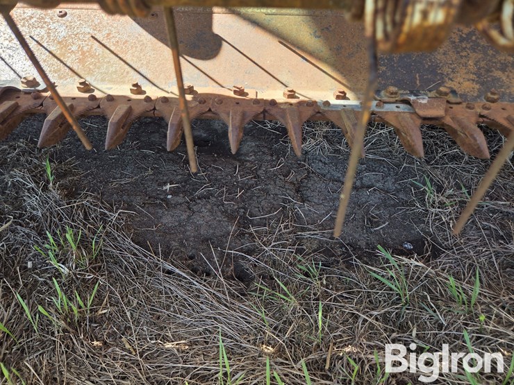 hesston-6600-image-17