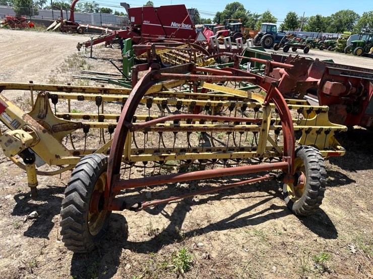 new-holland-258-image-3