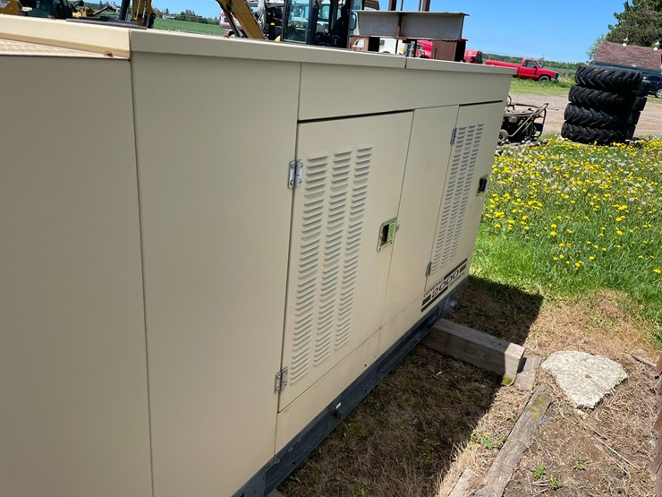 #7057-•-generac-2000-series-natural-gas-generator-(deerbrook,-wi)-image-5