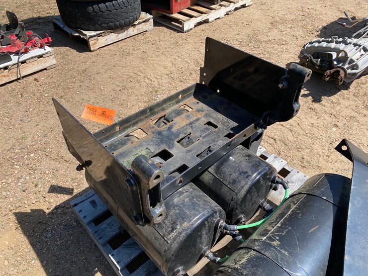 #7423-•-(2)-sets-of-truck-air-brake-tanks-(antigo,-wi)-image-9
