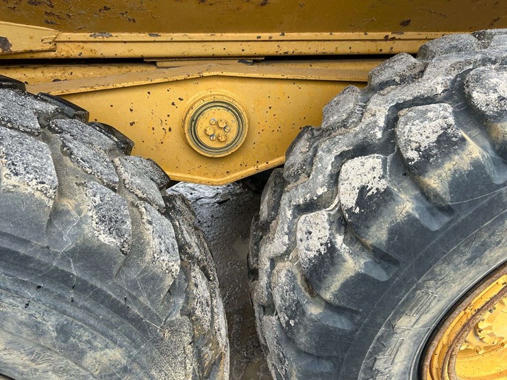 caterpillar-d250e-image-15