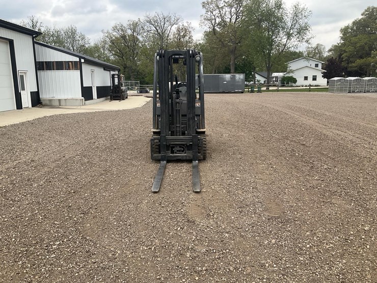 #1359-•-2010-yale-forklift-image-8