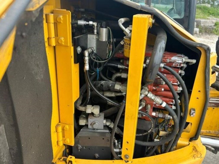 2014-deere-85g-image-37