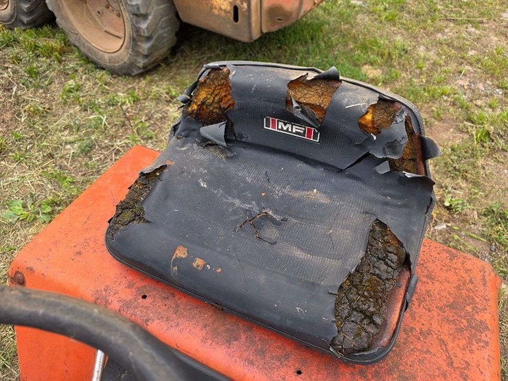 1977-massey-ferguson-85-image-2