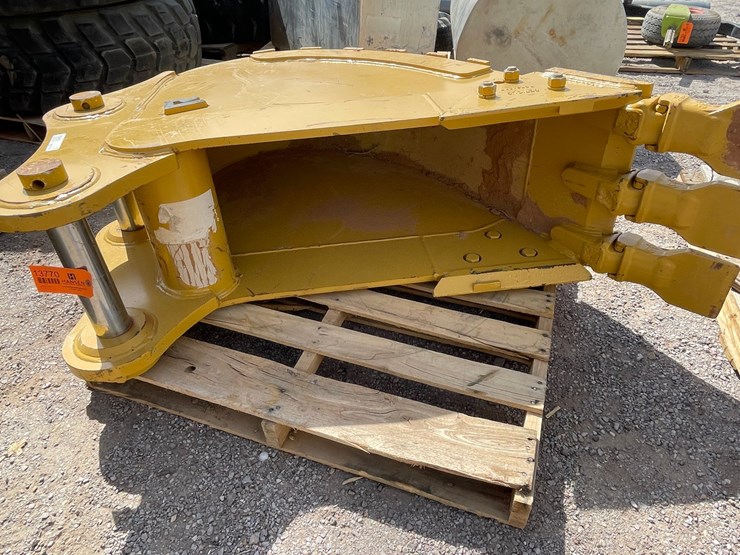 caterpillar-320-image-13