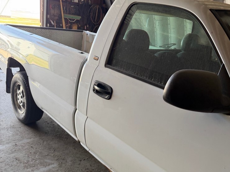2002-chevy-1/2-ton-long-box-2wd-pickup,-6-cyl-gas,-automatic-transmission-image-7