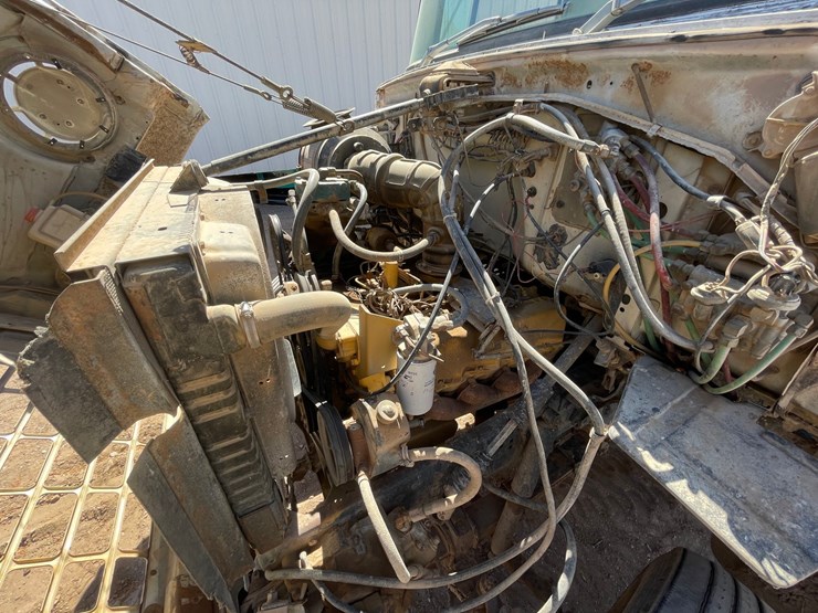 1983-ford-8000-image-45
