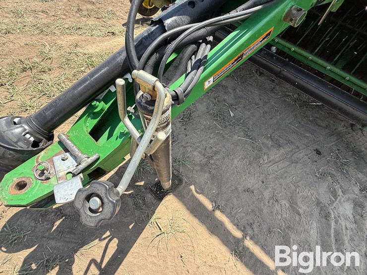 2012-john-deere-568-image-10