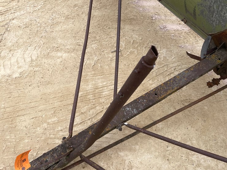 #2015-•-antique-john-deere-lime-spreader-image-12