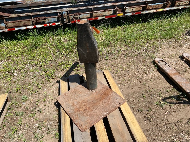 #7448-•-hydraulic-swiveling-cherry-picker-(antigo,-wi)-image-2