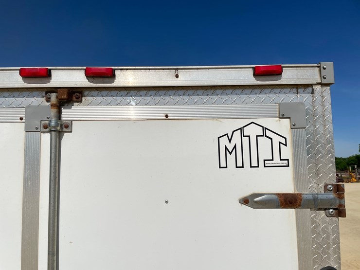 #412-•-2012-middlebury-16'-enclosed-trailer-(has-wi-title)-image-28