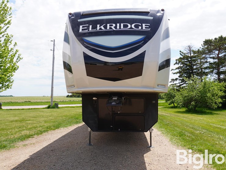 2021-heartland-elkridge-37bar-37'-camper-w/3-large-slide-outs-image-2