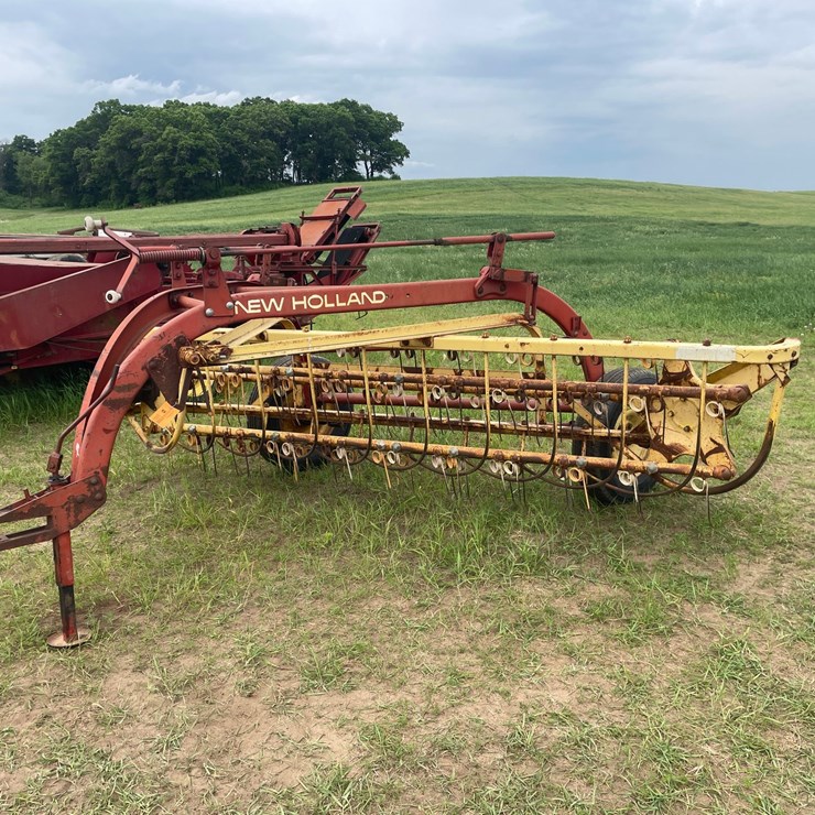 NEW HOLLAND 256