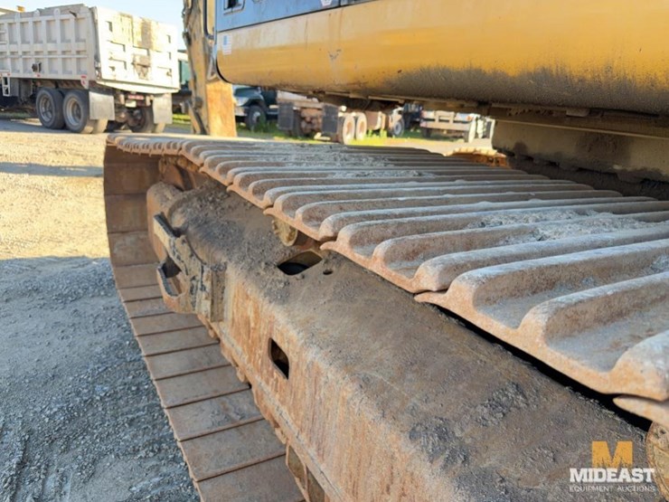 2017-caterpillar-349fl-image-12