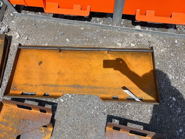 #92-•-hd-skid-steer-mount-plate-image-1