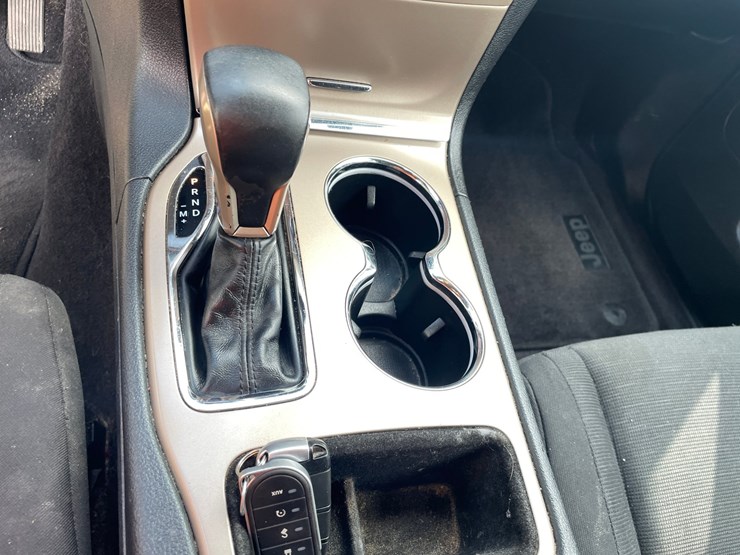 2017-jeep-grand-cherokee-laredo-image-65