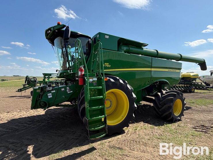 2020-john-deere-s790-image-1
