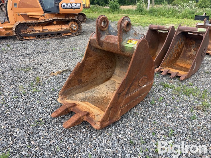 strickland-cx210-36”-excavator-bucket-image-1