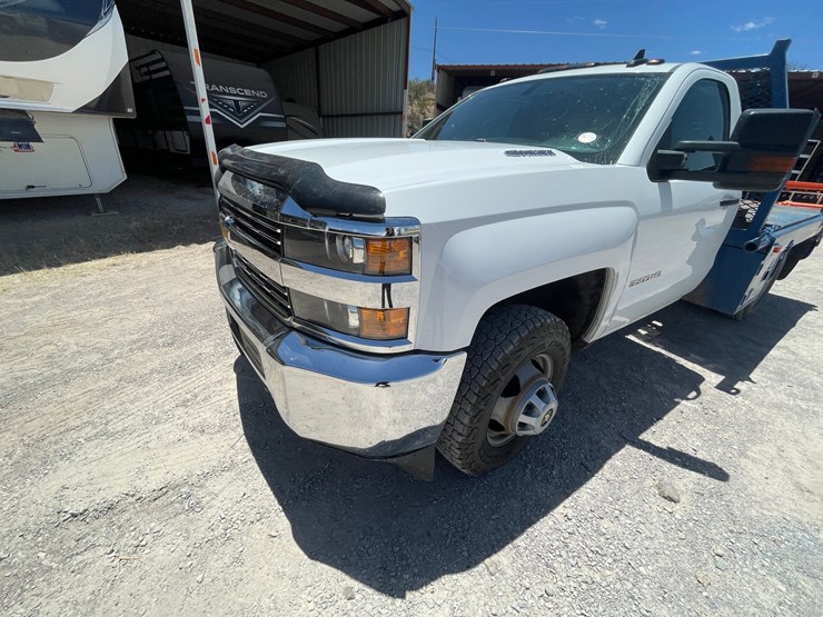 2016-chevrolet-silverado-3500-image-10