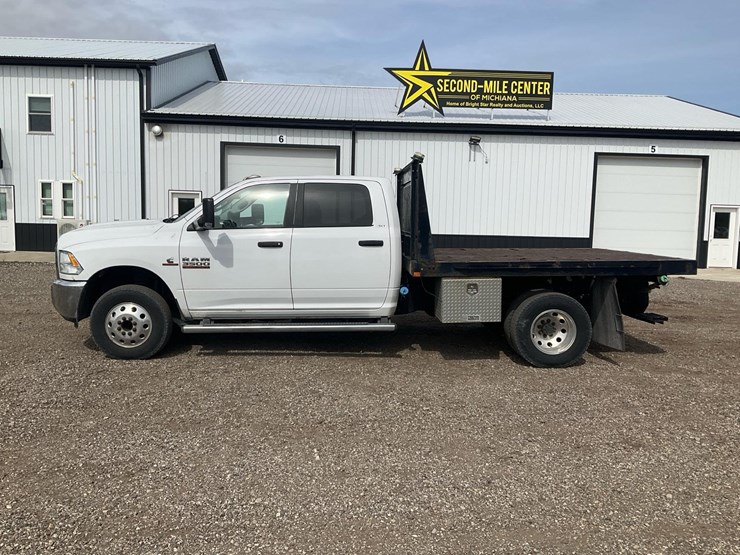 2015-dodge-3500-image-2